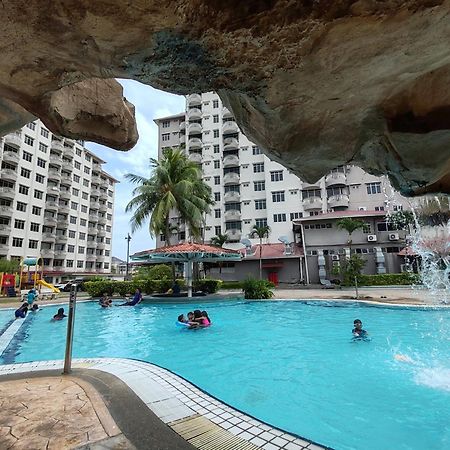 3 Bedroom Seaview Condo @ Glory Beach Resort, Port Dickson Exterior photo