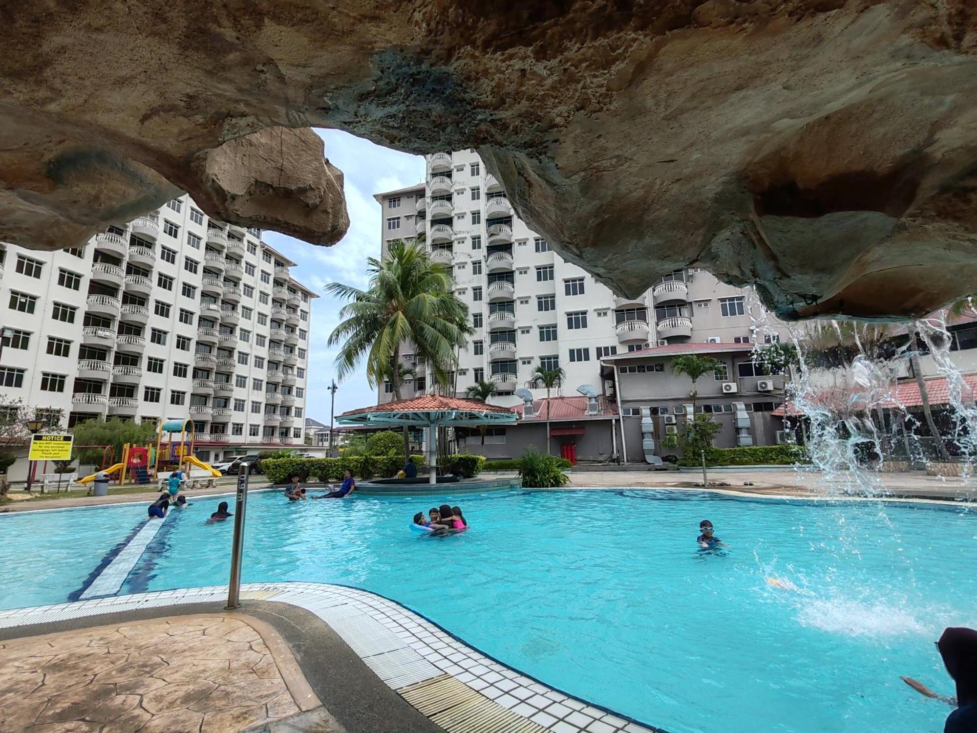 3 Bedroom Seaview Condo @ Glory Beach Resort, Port Dickson Exterior photo