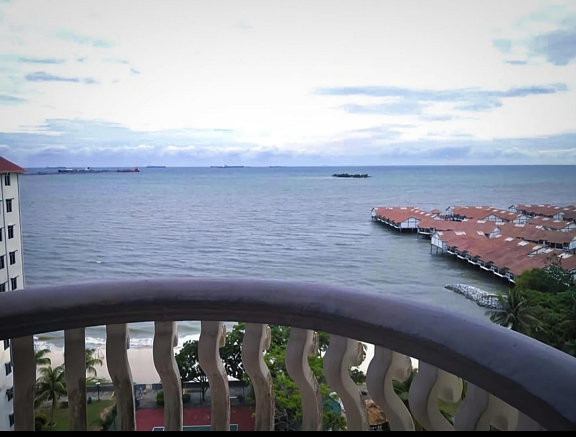 3 Bedroom Seaview Condo @ Glory Beach Resort, Port Dickson Exterior photo