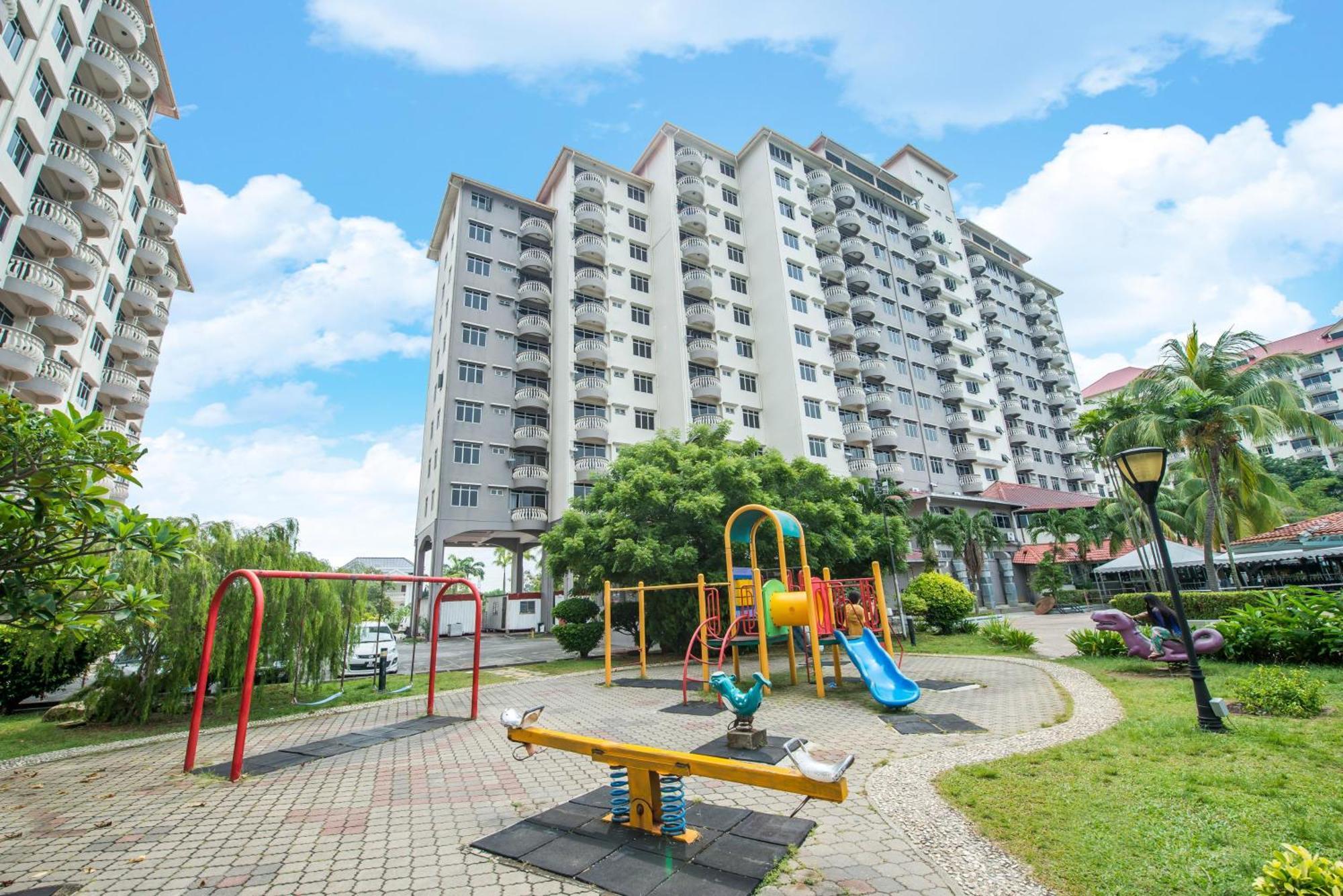 3 Bedroom Seaview Condo @ Glory Beach Resort, Port Dickson Exterior photo